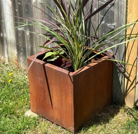 metal garden planter wholesale