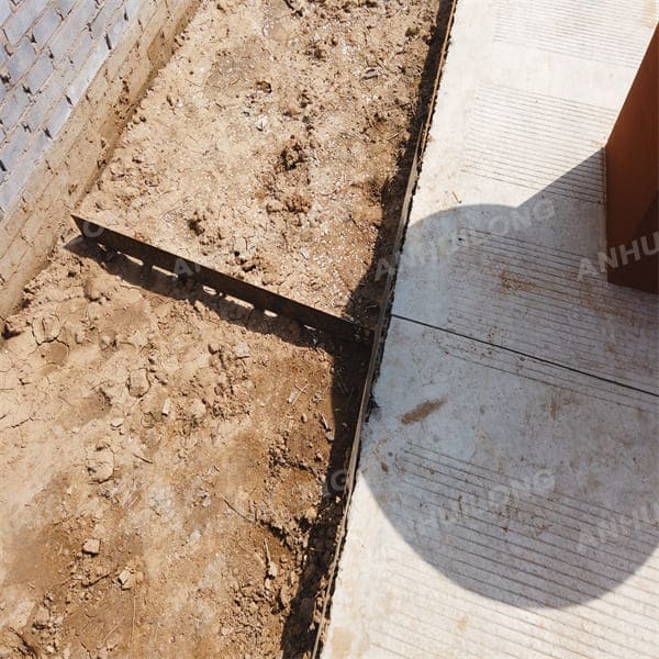 Modern rusted steel garden edging For Outdoor Furniture