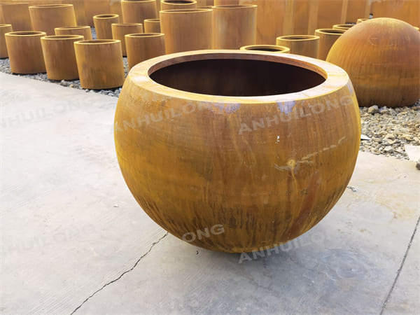 Round Corten Steel Planters To Plant Trees