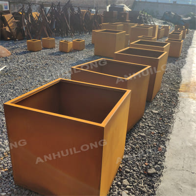 Corten flowerpots are very durable